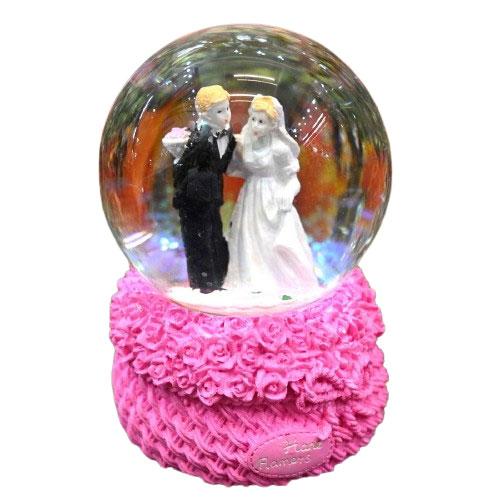 Handicraft Cute Romantic Couple Decorative Showpiece