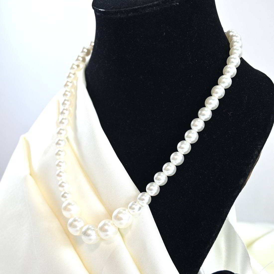 Beautiful Silver Plated Anti Turnish Chain With White Pearl For Women And Girls