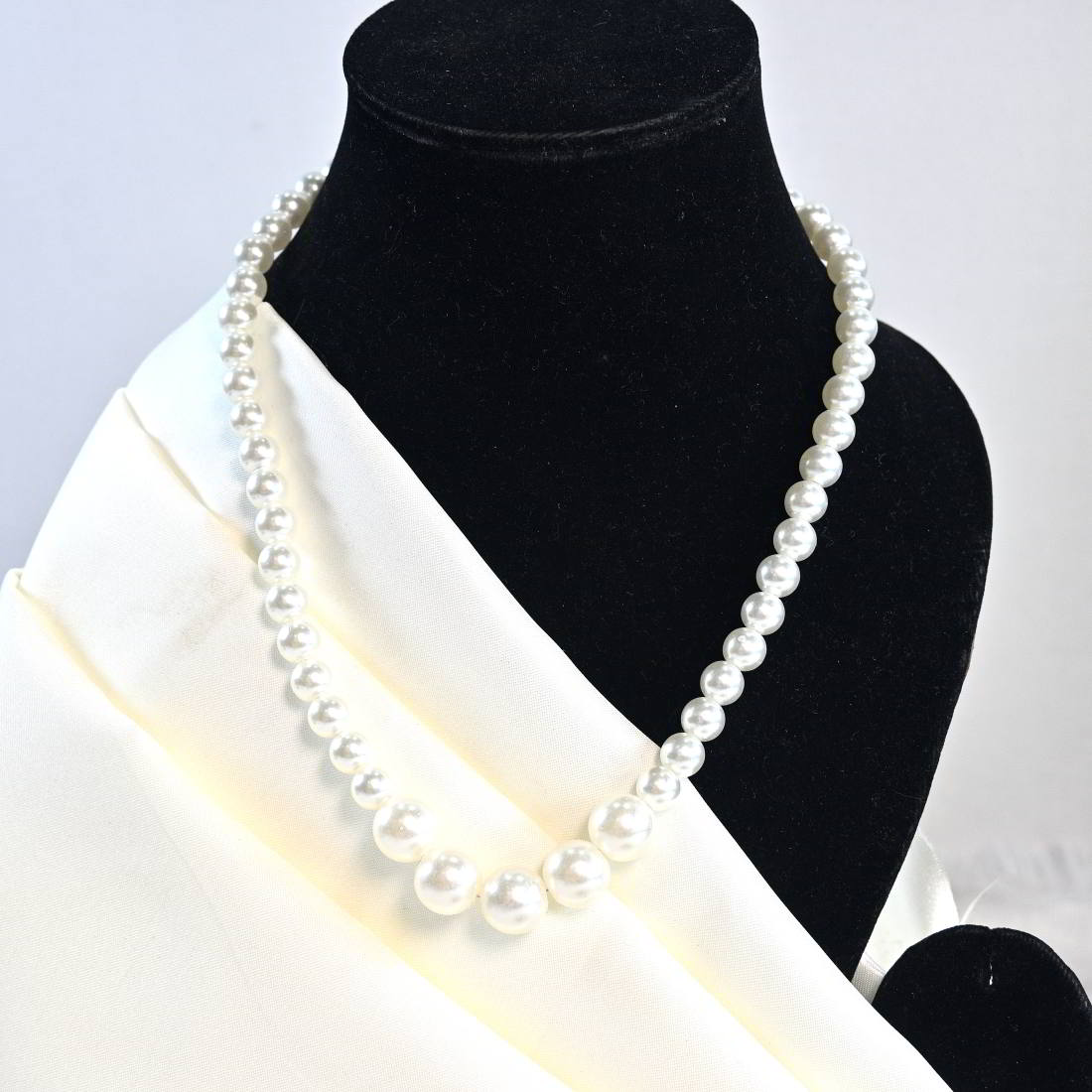 Beautiful Silver Plated Anti Turnish Chain With White Pearl For Women And Girls