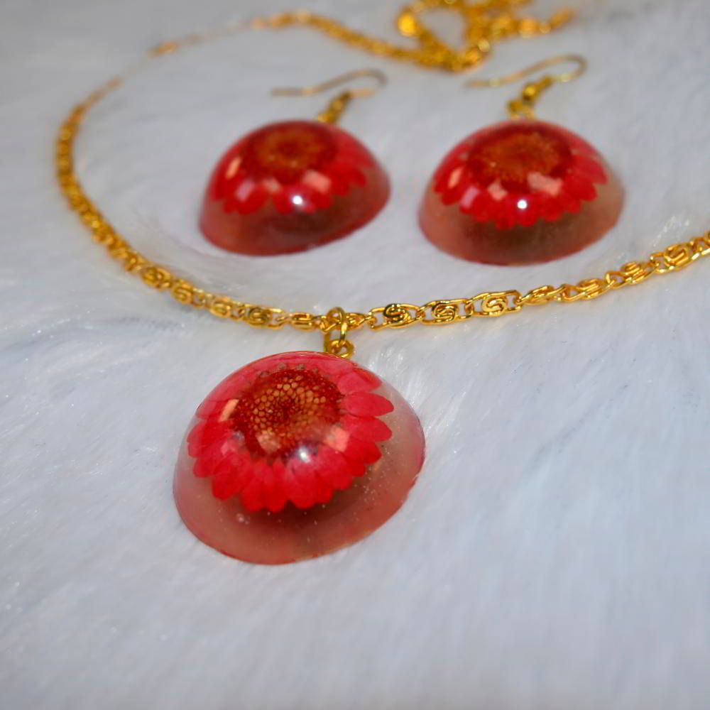 Beautiful Handmade Resin Pendant With Earrings Containing Real Flower For Woman And Girls